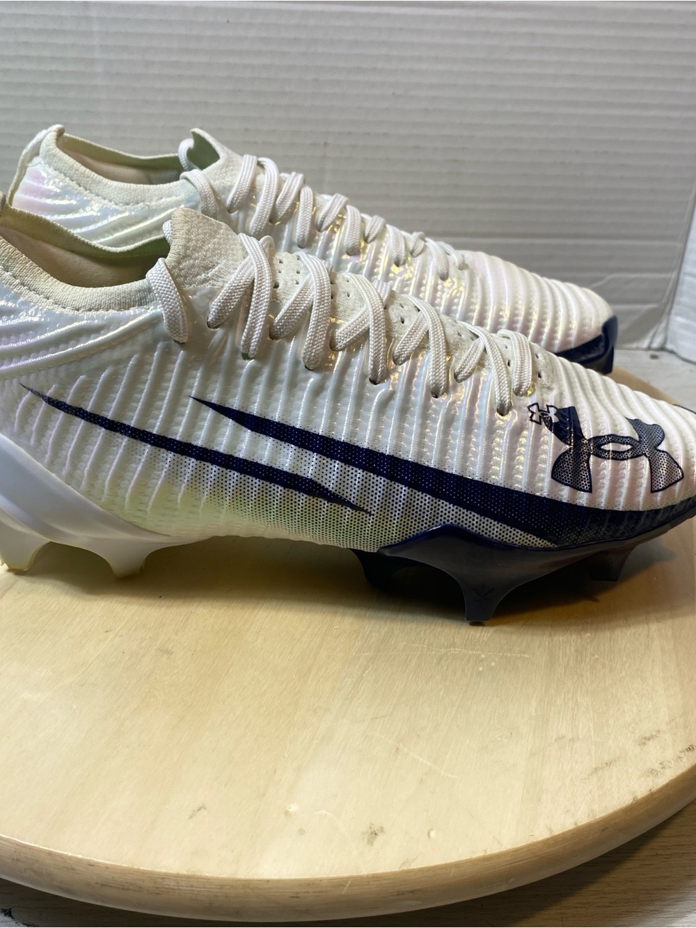 Under Armour HOVR Football Cleats White Iridescent Men's Size 6 Art 3028220-10